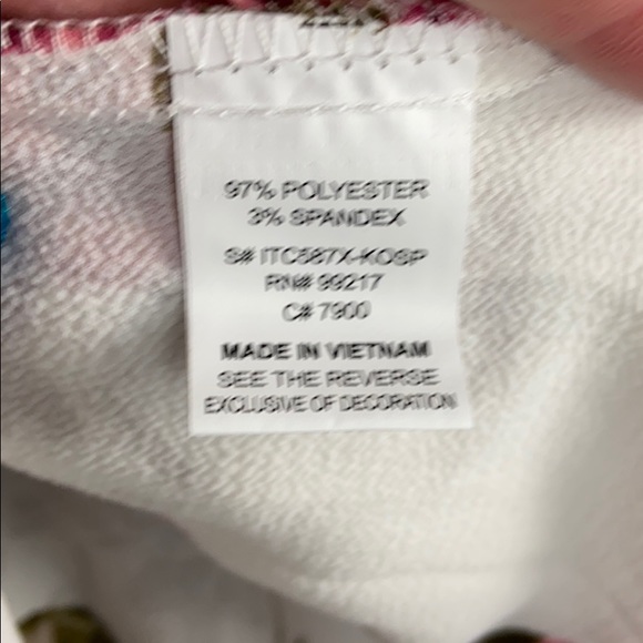 Plus Size V Neck Floral Crochet Detail Top - Picture 8 of 9